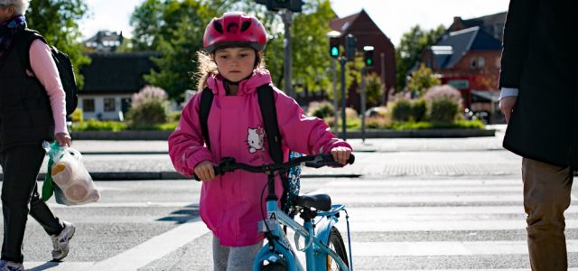 Flere og flere skolebørn bruger cykelhjelm